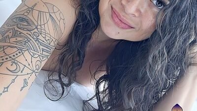 Big Booty Latina Meets Englsih Bbc